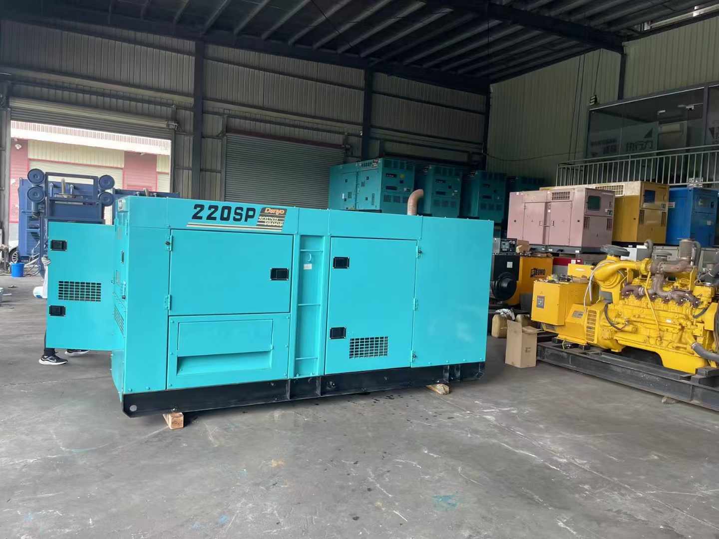 新县柴油发电机组长期不间断运行时，如何监控其温度和压力？