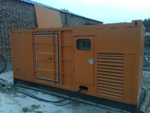 新县发电机组长期使用中，电缆线的敷设路径有哪些要求？