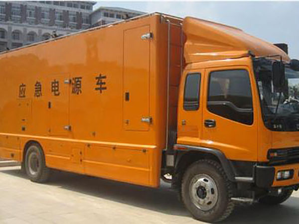 新县冬季柴油发电机启动前，如何检查燃油系统中的积水？